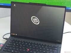 运行 Linux Mint 的联想 ThinkPad T14 Gen 7。