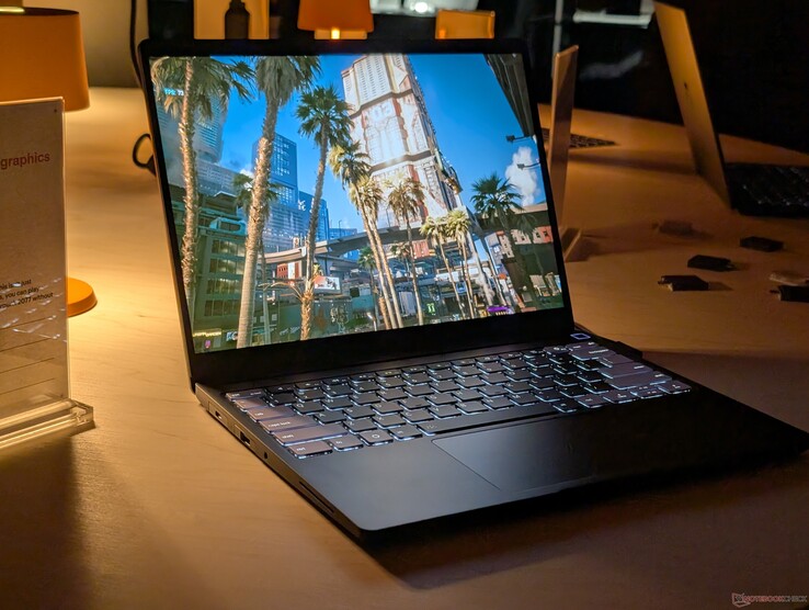 Panther Lake X7 拥有非常强大的 iGPU，能够以 1080p 和 60 FPS 的速度运行《赛博朋克 2077》等现代游戏。