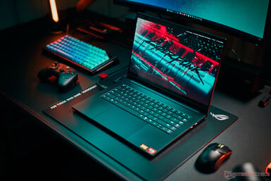 配备雷电 4 的 Razer Blade 16
