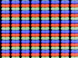 LC 显示屏采用经典的 RGB 子像素网格，由一个红光、一个蓝光和一个绿光二极管组成。