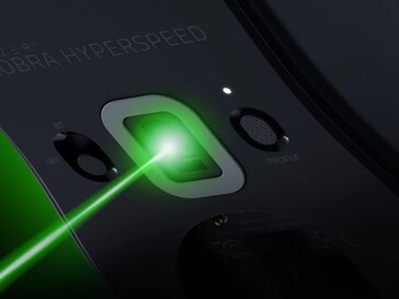 Razer 眼镜蛇 HyperSpeed 采用较旧的 Focus X 26K 光学传感器。(图片来源：Razer）