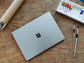 Surface Laptop 6 和 Surface Pro 10 预计都要到夏季才开始发货。(图片来源：微软）