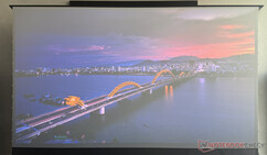 日光下（右侧窗前）