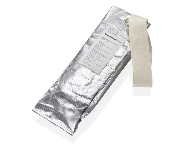 卡西欧 G-Shock GMS2110BP-5A 手表附赠精美便携包（如图）。(图片来源：卡西欧）