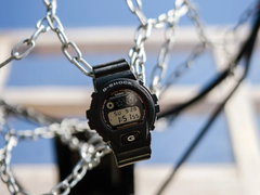 卡西欧 G-Shock x The Almeda Club 手表(如图)现已在 Casio.com 上架。(图片来源:卡西欧)