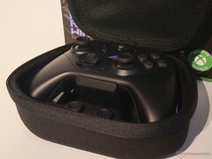 包内还有一个小内袋