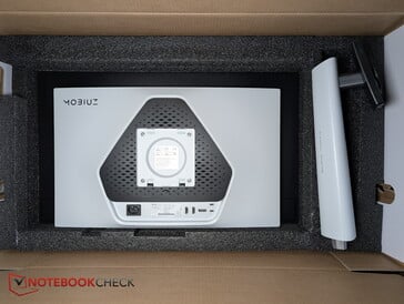 背面——白色、黑色以及银色的 Mobiuz 标志