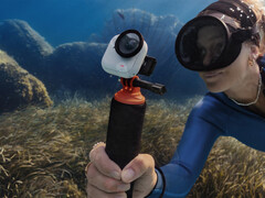 Insta360 Go Ultra 将推出两种颜色。(图片来源：via Igor Bogdanov）