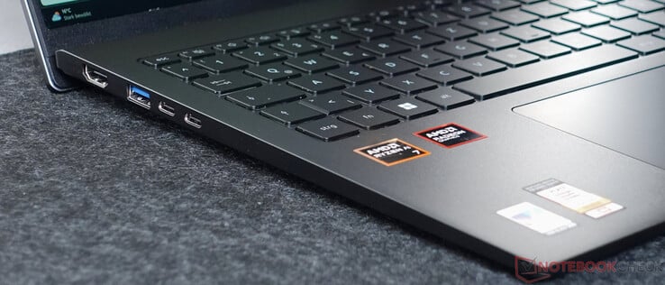 HDMI、USB-A 3.1；2 x USB-4