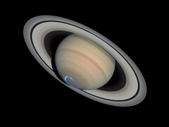 显示土星极光的图像。(图片来源：WikiImages - Pixabay)