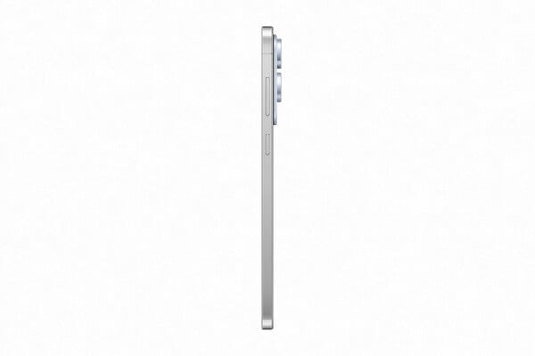 Galaxy S25 Edge 以纤薄机身换取丰富功能。(图片来源：三星）