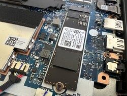 可以更换 M.2-2280 SSD。