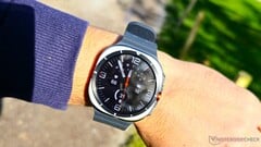 据最新爆料显示,三星Galaxy Watch Ultra 2采用了全新设计,其风格与Galaxy Watch 9 Classic有些相似,而后者最终并未上市。