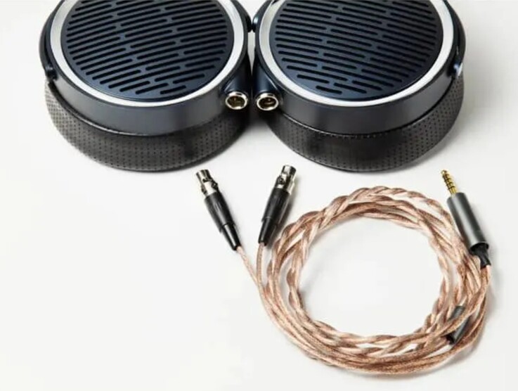 中道 Elite Pro P800JP 平衡音频电缆的设计可最大限度地减少电磁干扰、射频和 Wi-Fi 噪音。