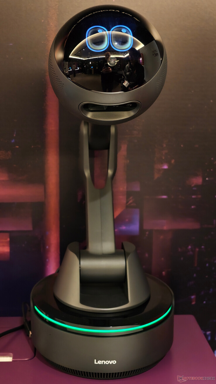 联想 AI Workmate 的全身。