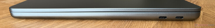 右：2 个 USB-C 3.2 Gen 2（10 GBit/s、DisplayPort ALT Mode 1.4a、Power Delivery）