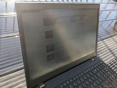 在户外使用ThinkPad L15 G2