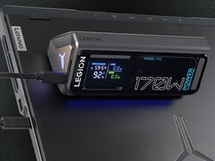 这款170W的Legion PB9移动电源在中国售价约为82美元。图为该移动电源放置在笔记本电脑上的宣传图。