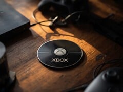 桌面上展示的一张 Xbox 光盘