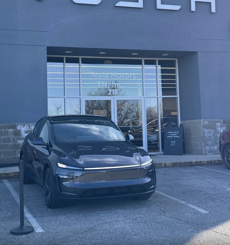 新款特斯拉 Model Y 已开始在美国交付