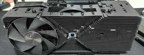 RTX 40 系列原型机。(图片来源：OC3D）