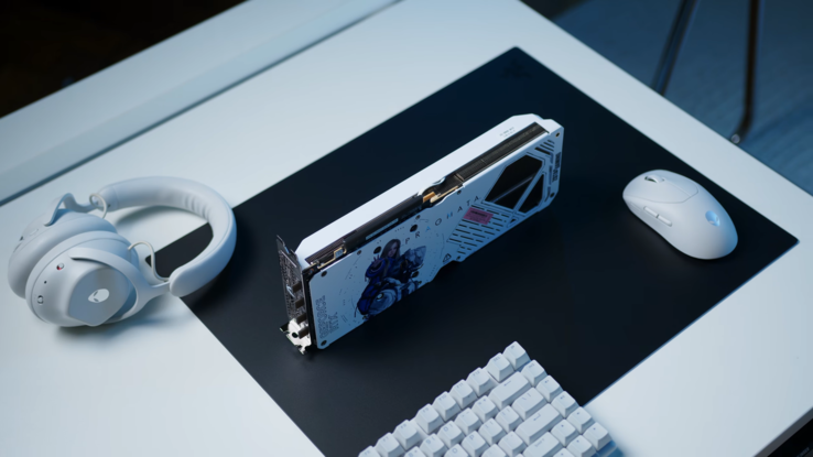 以 Zotac RTX 5070 AMP Pragmata 限量版和 Alienware 外围设备为特色的全白色配置。
