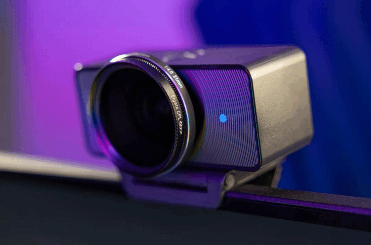 安装了 CPL 滤镜的 Elgato Facecam 4K（图片来源：Elgato）
