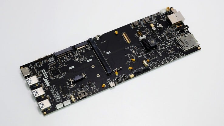 MNT Reform Mainboard 3.0 配备了一个 200 针计算模块连接器。