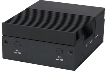 右侧的 GPIO 引脚已覆盖（图片来源：Aaeon）