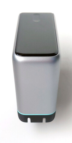 后部和顶部侧面视图。