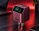 勃艮第红配色的 Ugreen Nexode Pro 45 W 充电器
