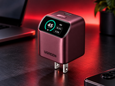 勃艮第红配色的 Ugreen Nexode Pro 45 W 充电器