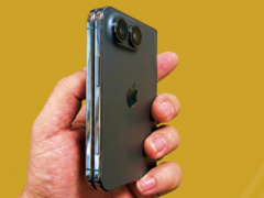 iPhone Ultra/折叠设计模式上手图。