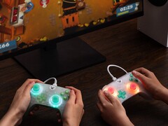 8bitdo Ultimate Mini 有线控制器适合小手使用。(图片来源:8bitdo)