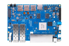 BPI-R4 有大量连接选项，可用作 DIY 路由器。(图片来源：Banana Pi）