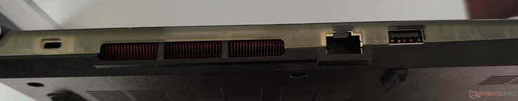 左侧Kensington 锁、RJ45 LAN、USB-A 3.1