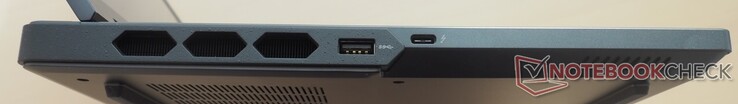 左侧：USB 3.2 Gen1 Type-A，USB 3.2 Gen2 Type-C（包括DisplayPort 1.4和140 W Power Delivery）。