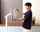 三星将智能显示器 M7 与多功能支架相结合。(图片来源：三星）