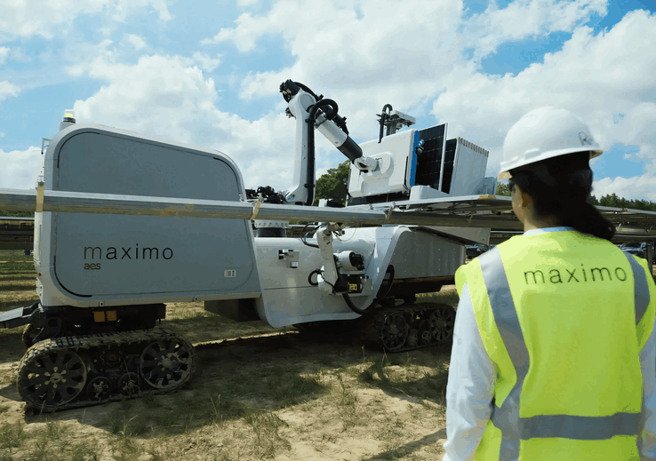 机器人还不能完全独立工作。