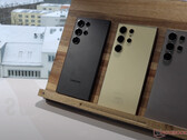 Galaxy S24 Ultra 在前代产品的基础上改进了摄像头，但仍无法与同价位的许多其他智能手机相媲美。(图片来源：Notebookcheck）