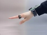 picoRing 和配套腕带的图片(图片来源:研究人员;已编辑)