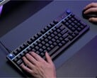 罗技 G316 X 游戏键盘置于桌面上