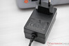 30 瓦供电装置（12 V；2.5 A）