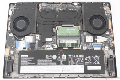 Legion 7 16 的冷却装置可承受 145 瓦的功率。(图片来源：Notebookcheck）