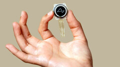 大脑植入物的 1024 个电极由机器人连接(图片:Neuralink)