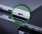 Surface Laptop Ultra 拥有一个全新的超大 USB-C 端口。