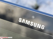 Samsung installs an ambient light sensor beside the front-facing cam. It is more annoying than useful due to the permanent brightness flickering it induces.