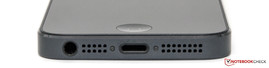 underside: audio, microphone, Lightning, speaker