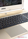 键盘背光有多级亮度设定，背光颜色也可以更改。