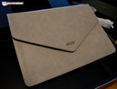 and the elegant leather sleeve for the Aspire without the secondary battery is in the box.